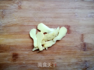 莲藕排骨汤的做法步骤：2