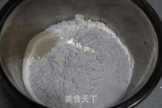 韭菜粉丝包子的做法步骤：1