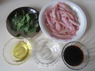 三杯鱿鱼须的做法步骤：1
