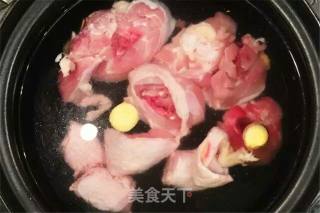 香菇鸡汤面的做法步骤：1