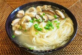 香菇鸡汤面的做法步骤：4