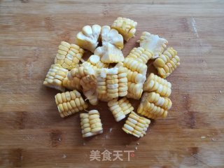 莲藕玉米猪脚汤的做法步骤：4