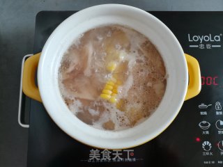 莲藕玉米猪脚汤的做法步骤：10