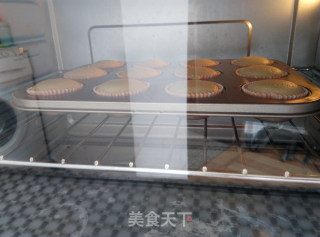 不回缩的迷你小纸杯戚风蛋糕的做法步骤：11
