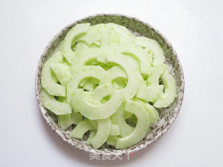 素炒酸辣菜瓜的做法步骤：3