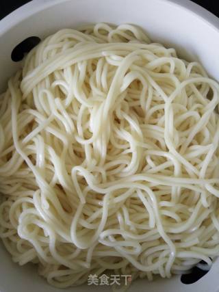 鸡蛋青菜炒面的做法步骤：2