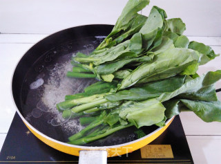 白灼芥兰的做法步骤：6