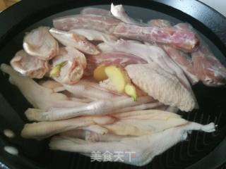 卤鸭脖鸭脚鸡翅卤蛋的做法步骤：1