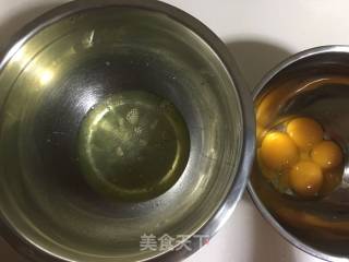 海盐焦糖戚风蛋糕的做法步骤：2