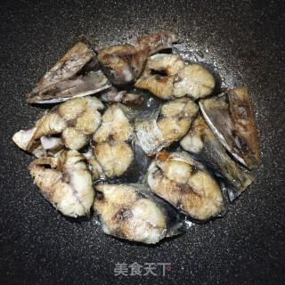 蒜苗焖马鲛鱼的做法步骤：3