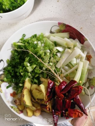 大蒜烧钳鱼 我的第一次菜谱的做法步骤：2