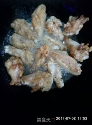炸鸡翅的做法步骤：2