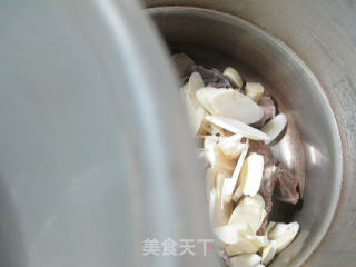 榨菜鞭笋龙骨汤的做法步骤：3