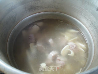 榨菜鞭笋龙骨汤的做法步骤：6