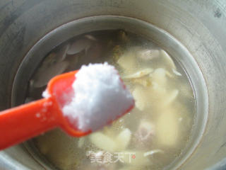 榨菜鞭笋龙骨汤的做法步骤：8