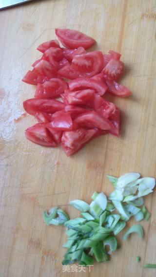 芹菜小炒肉的做法步骤：1