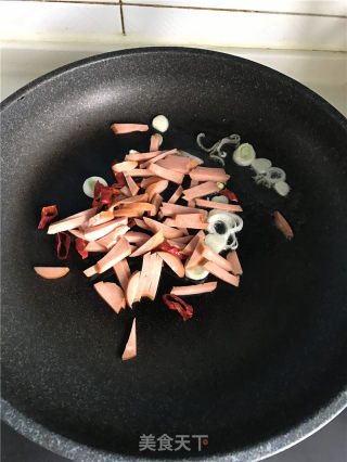 香肠炒豇豆的做法步骤：4