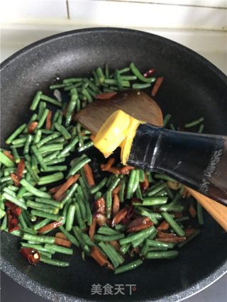 香肠炒豇豆的做法步骤：6