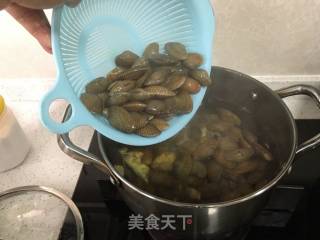 辣炒花甲的做法步骤：2