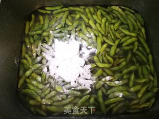 五香毛豆的做法步骤：2