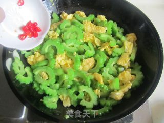 苦瓜炒鸡蛋的做法步骤：9