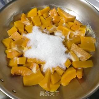 南瓜五香花卷的做法步骤：1