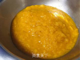 南瓜五香花卷的做法步骤：2