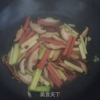西葫芦炒香菇的做法步骤：7