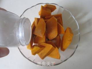 红枣米粉蒸南瓜的做法步骤：2
