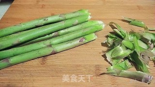 炒芦笋杆的做法步骤：2