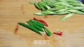 炒芦笋杆的做法步骤：3