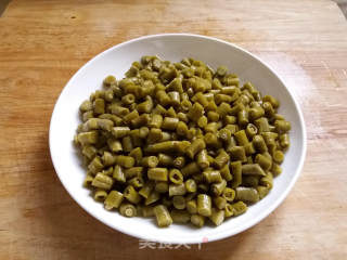 肉末酸豆角的做法步骤：2