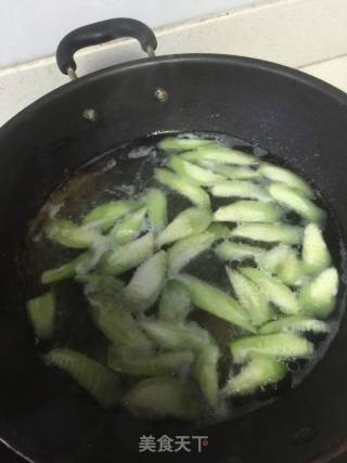 丝瓜汤的做法步骤：2
