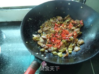 干蒸酸辣腊肉的做法步骤：6