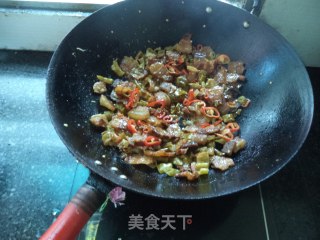 干蒸酸辣腊肉的做法步骤：7