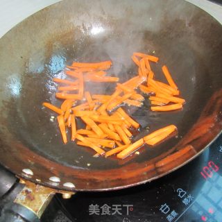 青椒胡萝卜鲜牛肉丝的做法步骤：3