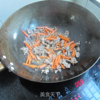 青椒胡萝卜鲜牛肉丝的做法步骤：4