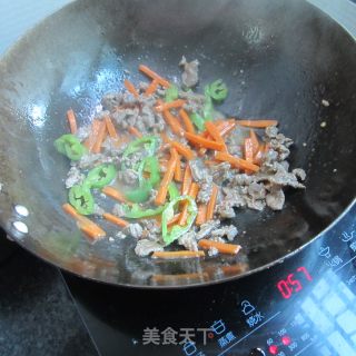 青椒胡萝卜鲜牛肉丝的做法步骤：6