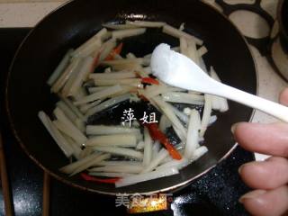 韭菜花炒藕条的做法步骤：8