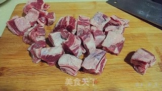 牛肉什锦干锅的做法步骤：1