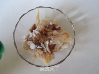 青椒榨菜干子炒鸡丝的做法步骤：2