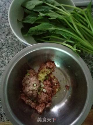 清汤菠菜牛肉丸的做法步骤：1