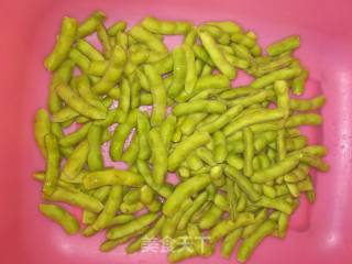 盐水毛豆的做法步骤：1
