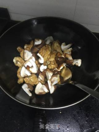 香菇鸡翅根的做法步骤：7
