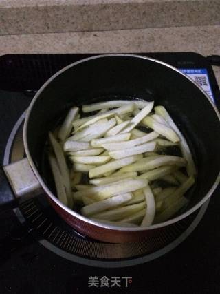 炸薯条的做法步骤：2