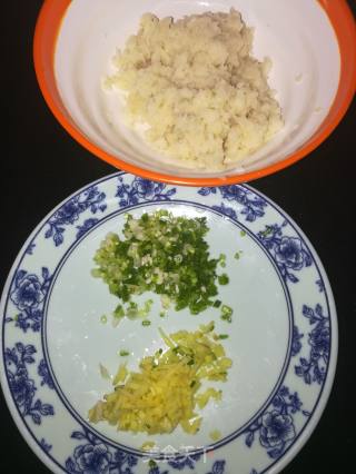 红烧藕肉饼的做法步骤：2