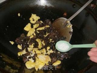 黑木耳炒鸡蛋的做法步骤：7