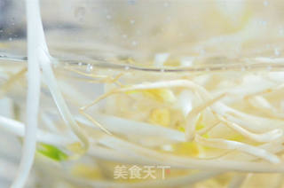 夏天午餐时间最喜欢的鸡丝凉面的做法步骤：2