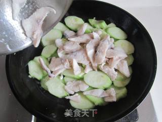 丝瓜炒鱼片的做法步骤：7
