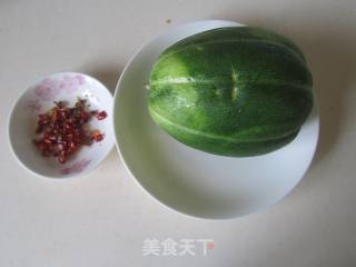 炝拌菜瓜的做法步骤：1